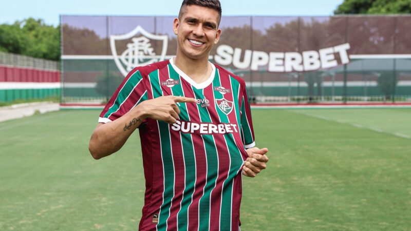 Fluminense anuncia a contratação do zagueiro Julián Millán