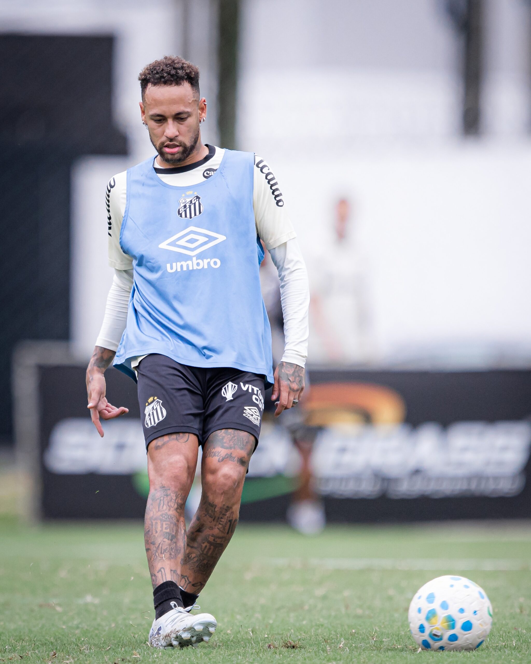 Neymar treina, e Santos inicia preparação para clássico na Vila