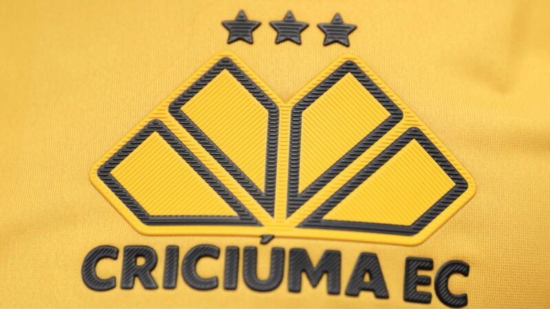 FOTOS: Criciúma lança uniforme inspirado em histórico título estadual