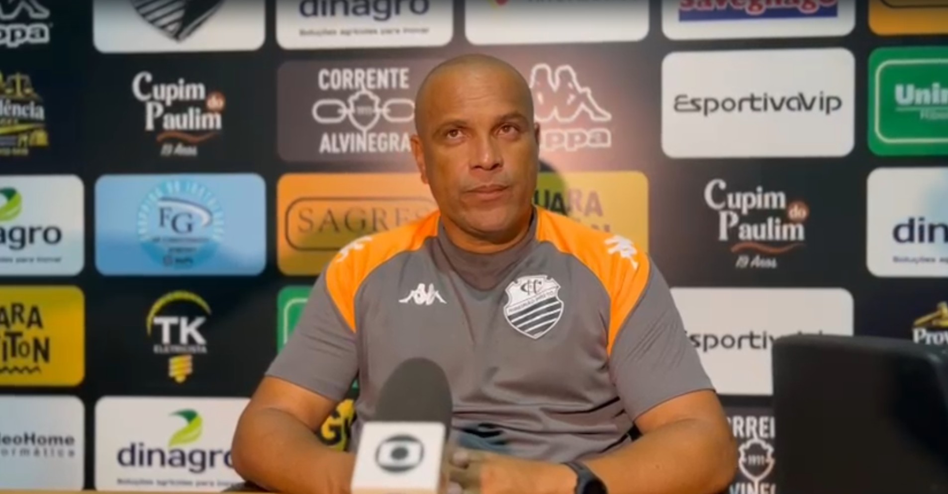 Osny se irrita com derrota e critica elenco do Comercial após eliminação na A4