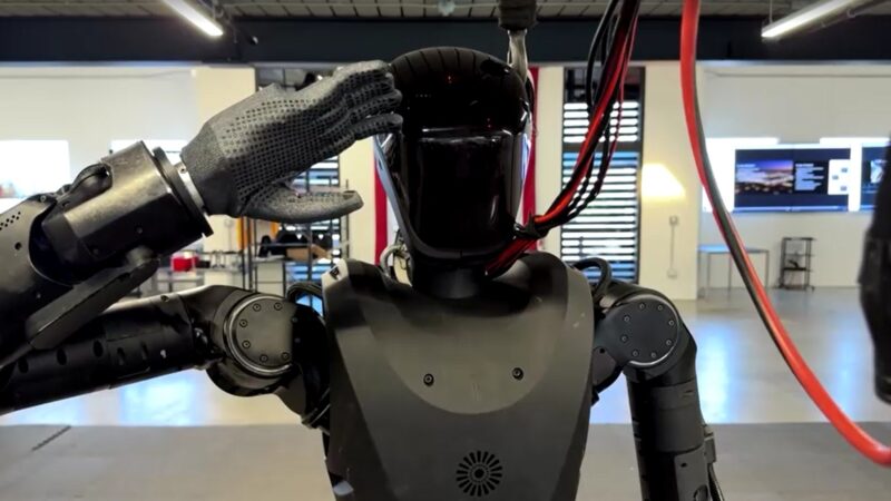 Como funciona o robô humanoide projetado para identificar alvos e usar armas em guerras