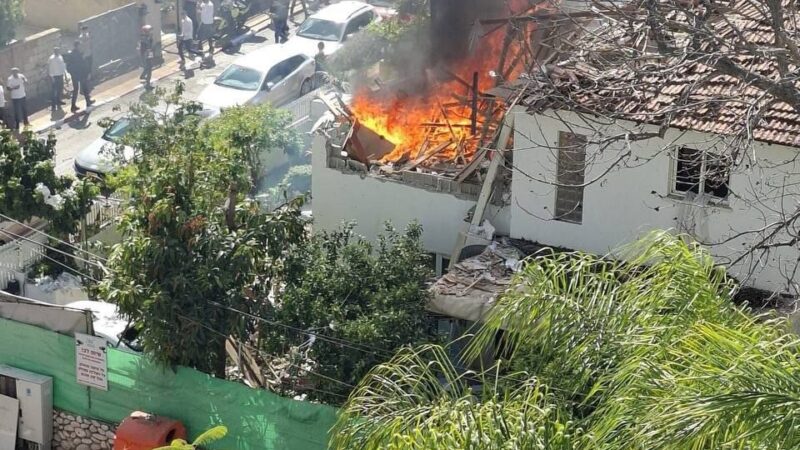 Irã e Hezbollah fazem série de ataques contra Israel e área residencial é atingida; VÍDEO