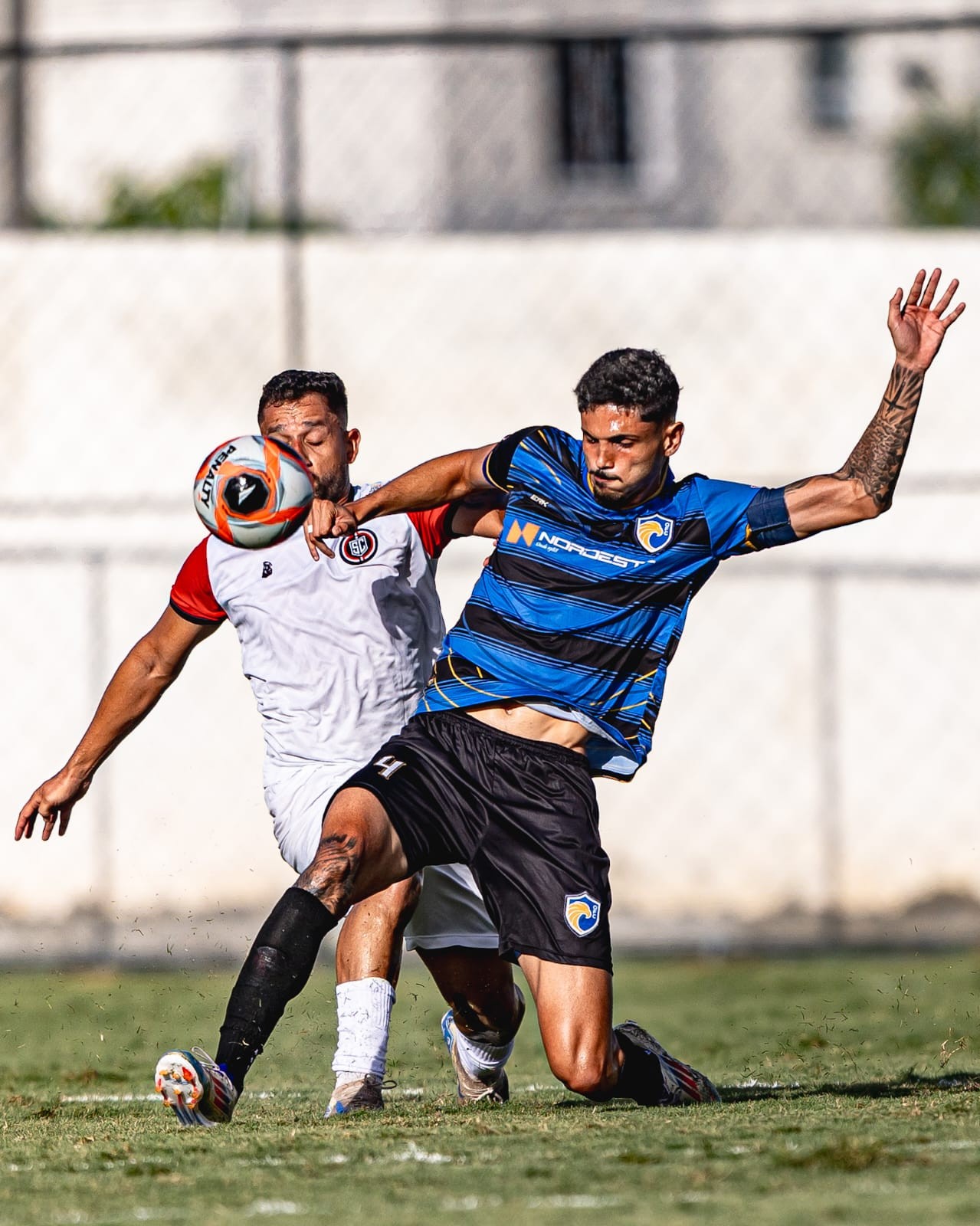 América-RN anuncia zagueiro destaque do QFC e confirma saída de dois