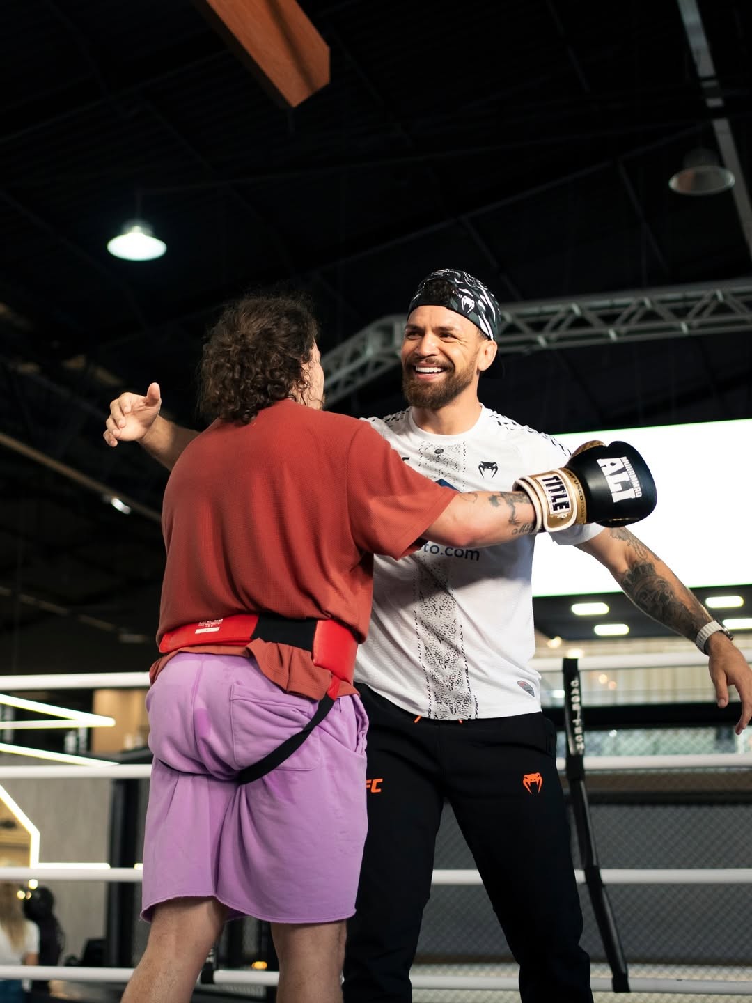 Whindersson Nunes faz treino com Maurício Ruffy antes de enfrentar Popó Freitas