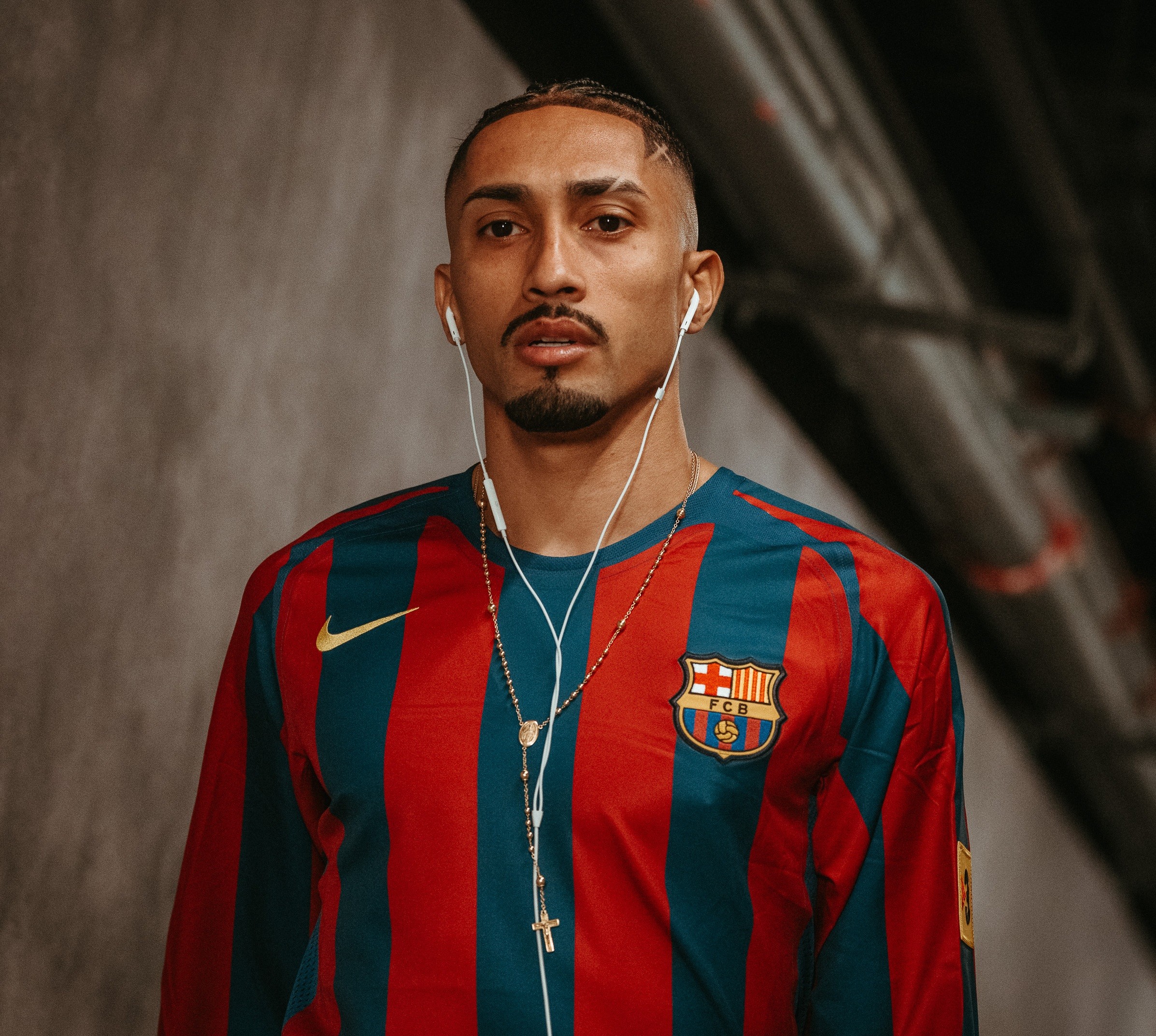 Torcida do Barcelona esgota camisa de Ronaldinho em menos de 24 horas