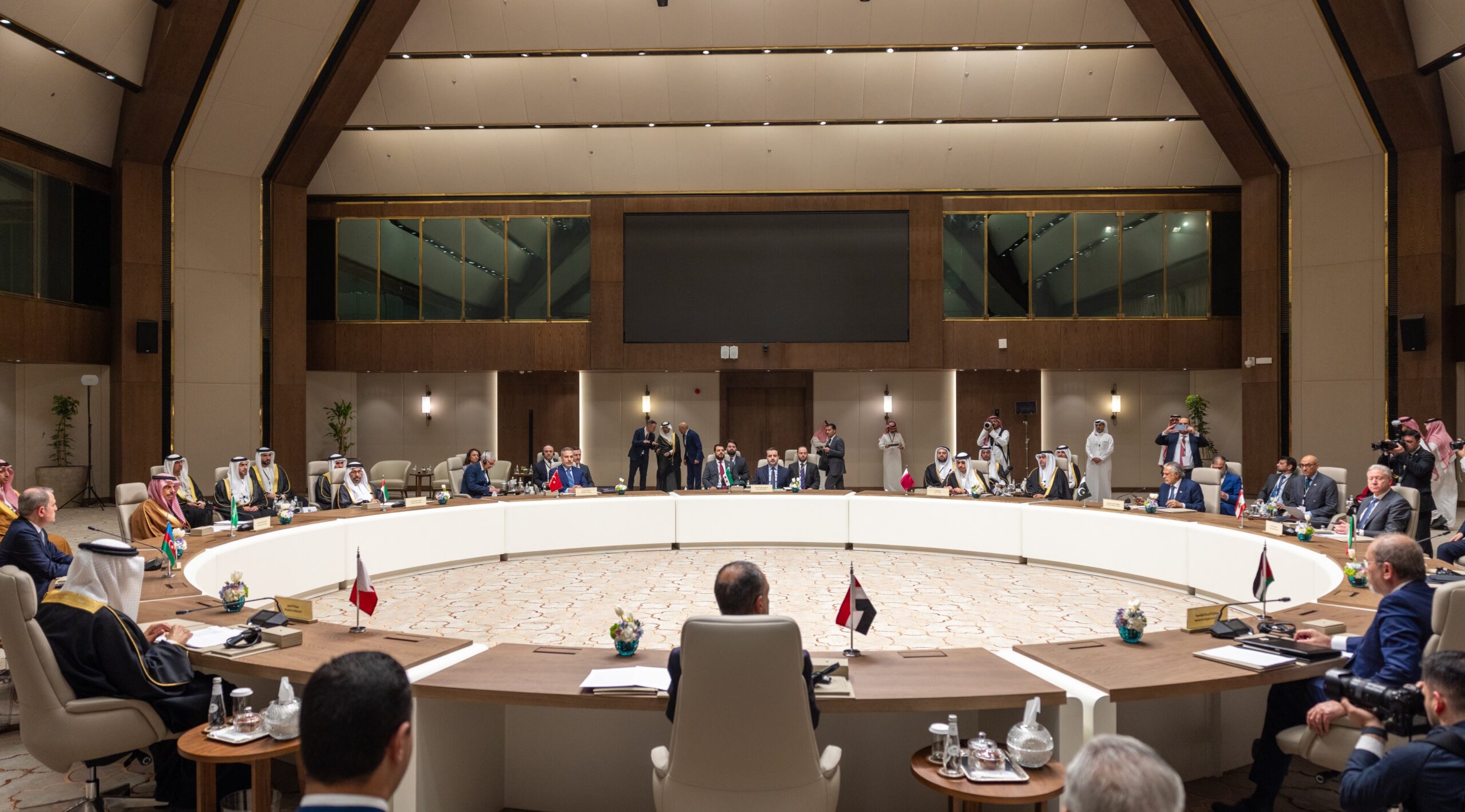 Premiê do Catar diz que ataque do Irã a polo de gás tem ‘impacto significativo’ no fornecimento global de energia