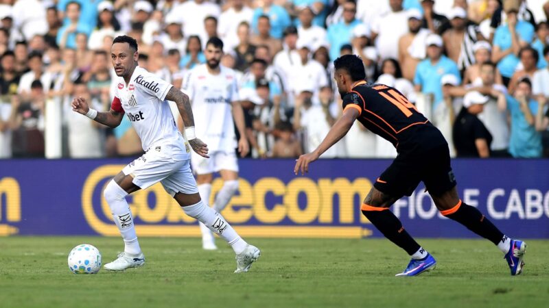 Análise: Vojvoda busca alternativas, mas Santos segue devendo e sai no lucro contra o Corinthians