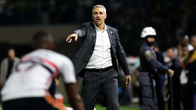 Crespo lamenta eliminação do São Paulo, mas exalta campanha: “Valorizar o que fizemos até aqui”