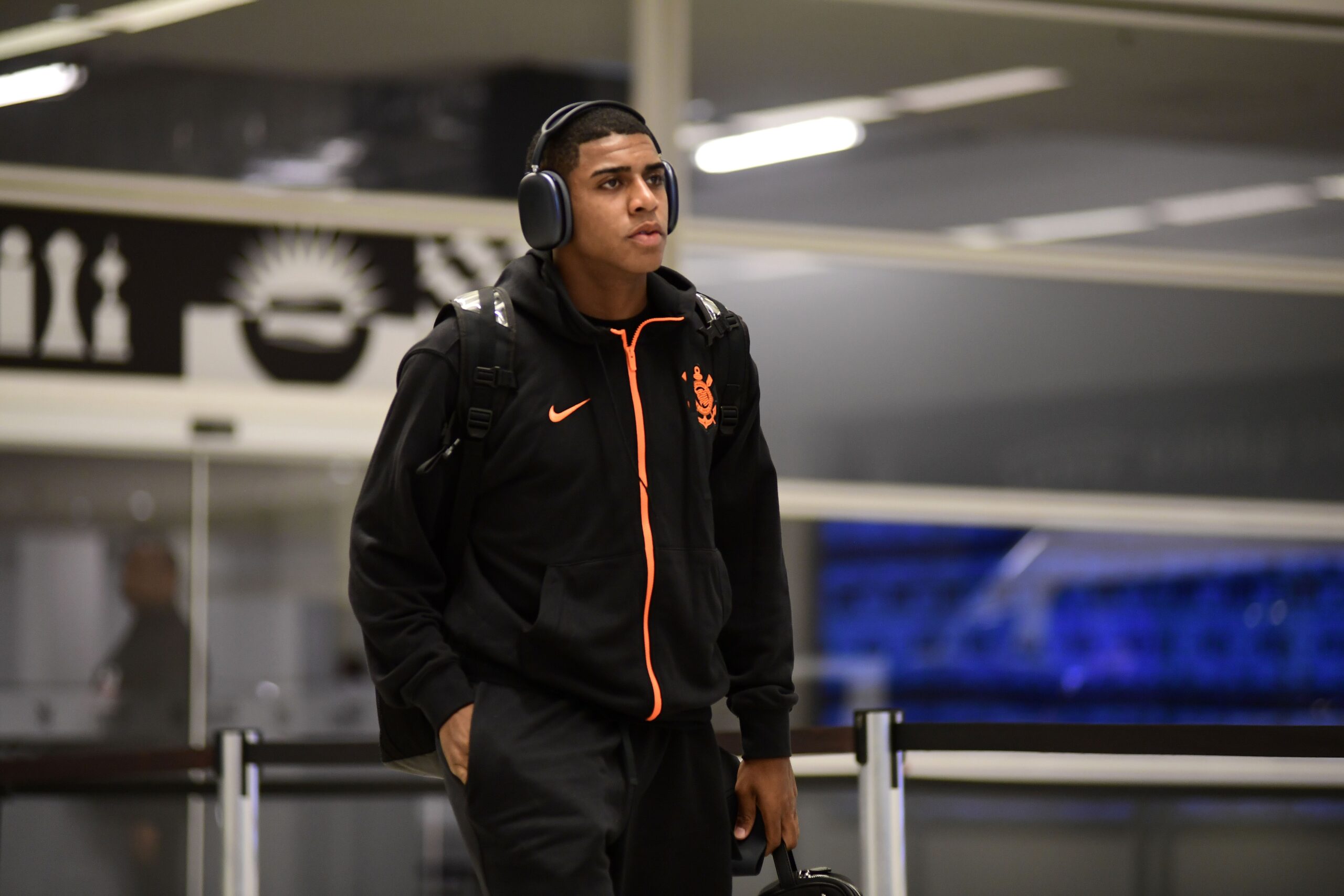 Gui Negão perde confiança, vê concorrência aumentar e vive instabilidade no Corinthians