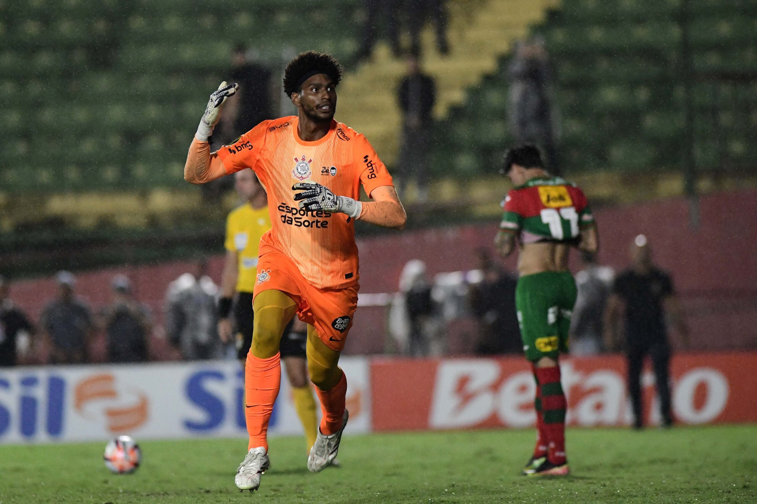 Hugo Souza, do Corinthians, é convocado para substituir Alisson na Seleção