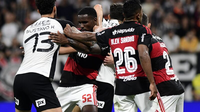 Corinthians piora com um a mais e Flamengo segura empate em Itaquera
