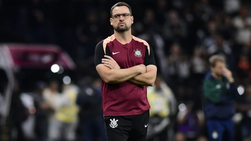 Auxiliar do Corinthians promete postura diferente em clássico: “Pior do que hoje não tem como ser”