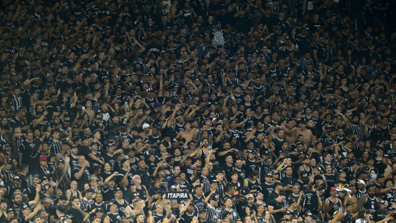 Allan entende cobrança da torcida do Corinthians e diz: “Se não quiser críticas, tem que jogar na Arábia”
