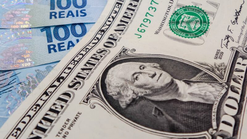 Dólar abre em alta com crise do petróleo e escalada da guerra no Oriente Médio no radar