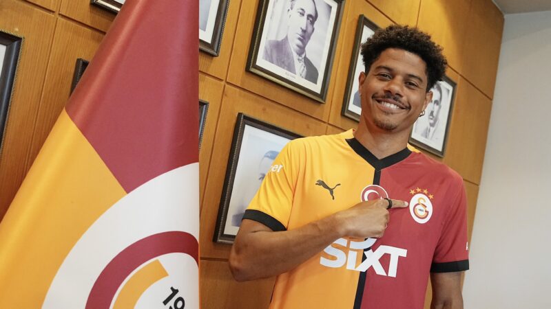 Gabriel Sara, do Galatasaray, é mais uma novidade na pré-lista de Ancelotti para jogos de março