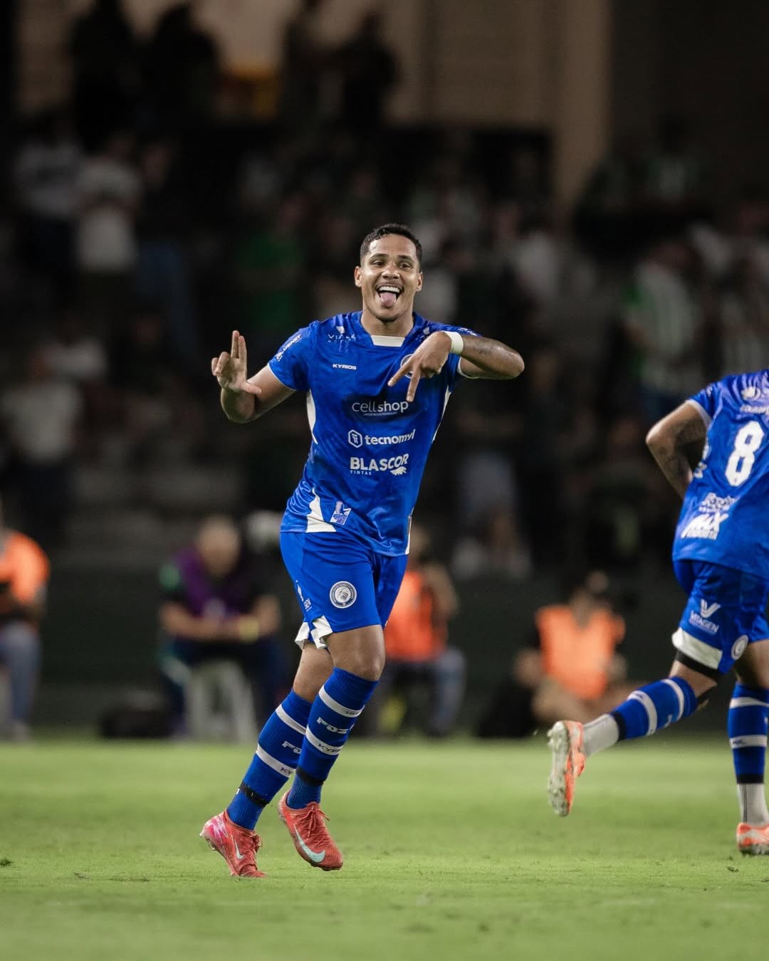 Figueirense contrata atacante Lucas Alves