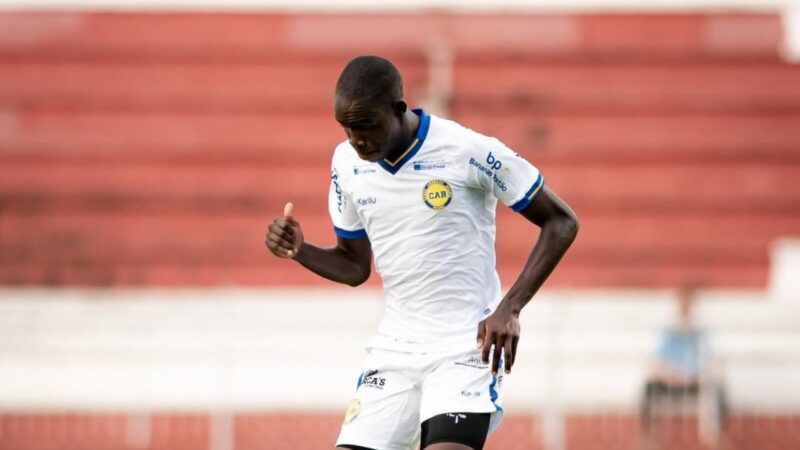 Athletico contrata zagueiro colombiano que disputou o Paranaense para o elenco sub-20