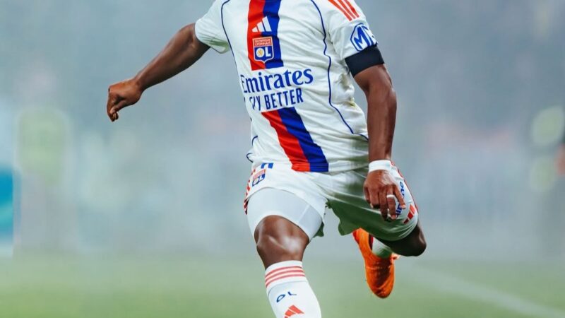 Jornal espanhol critica atuação de Endrick em eliminação do Lyon: “Praticamente invisível”