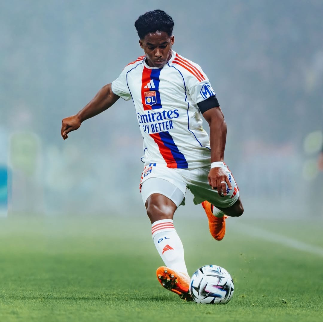 Jornal espanhol critica atuação de Endrick em eliminação do Lyon: “Praticamente invisível”