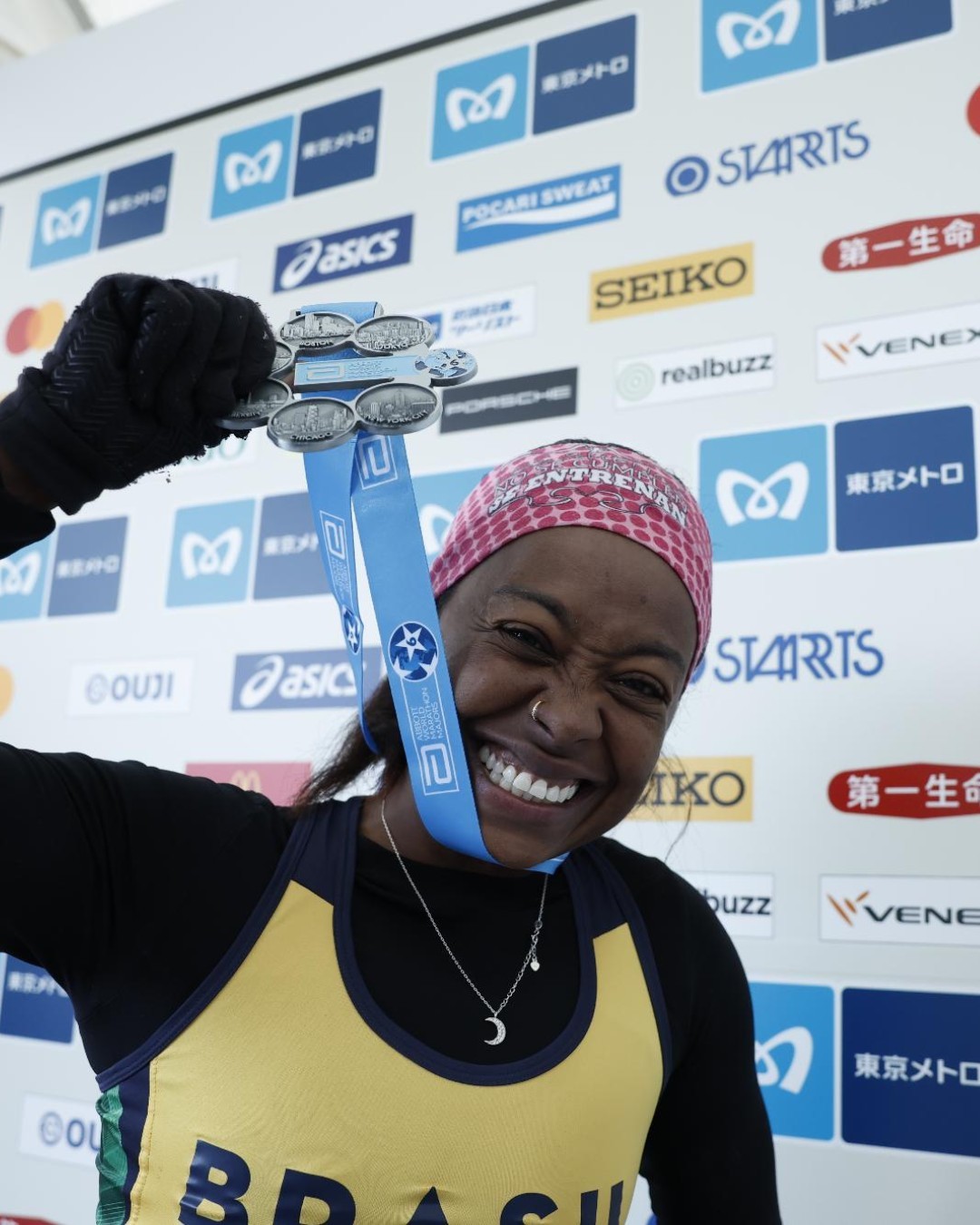 Vanessa Cristina fica em 5º na Maratona de Tóquio e conquista as seis medalhas mais importantes do circuito mundial