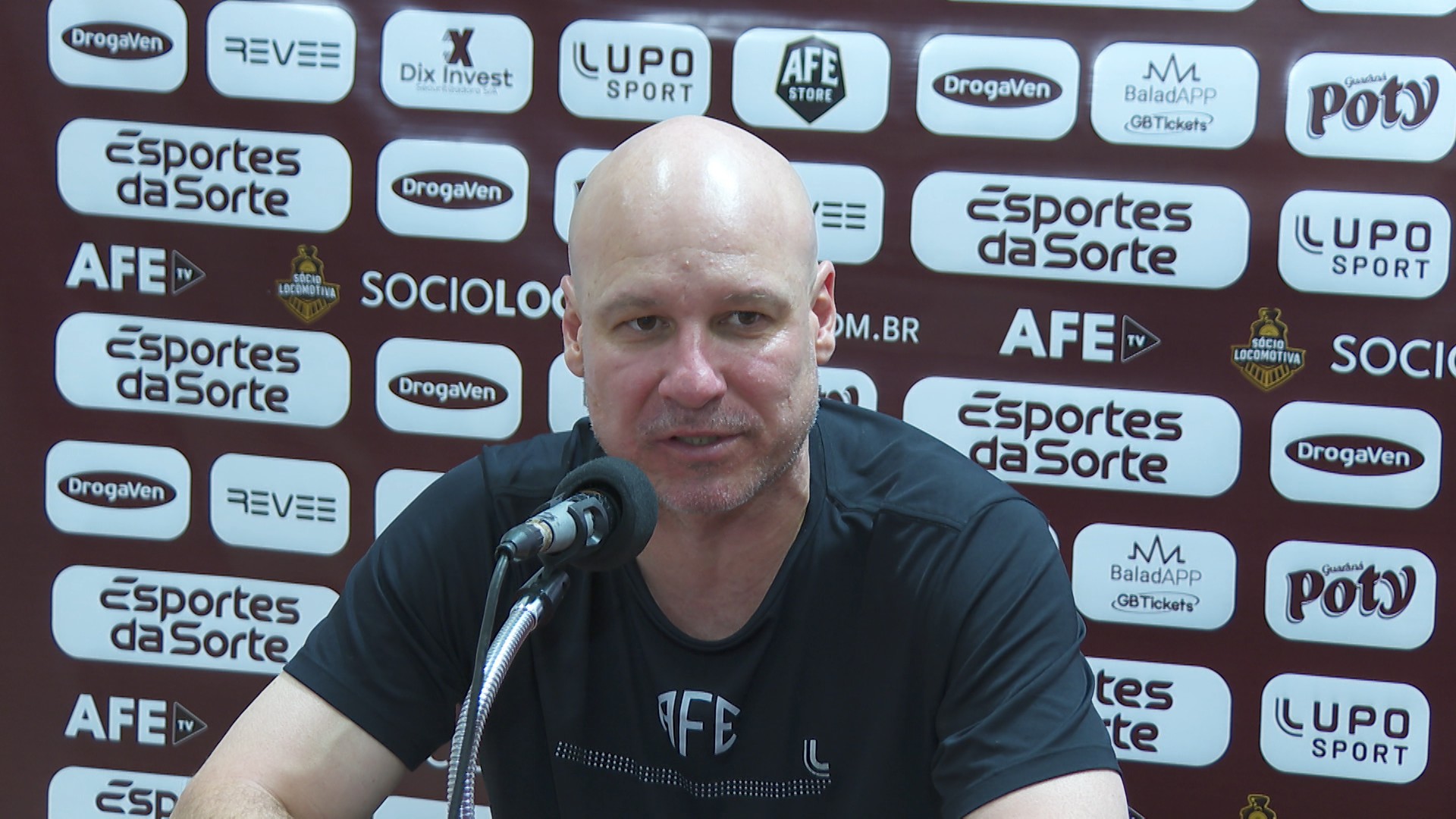 Corrêa descarta medo de demissão na Ferroviária e vê erros parecidos nas duas derrotas na A2