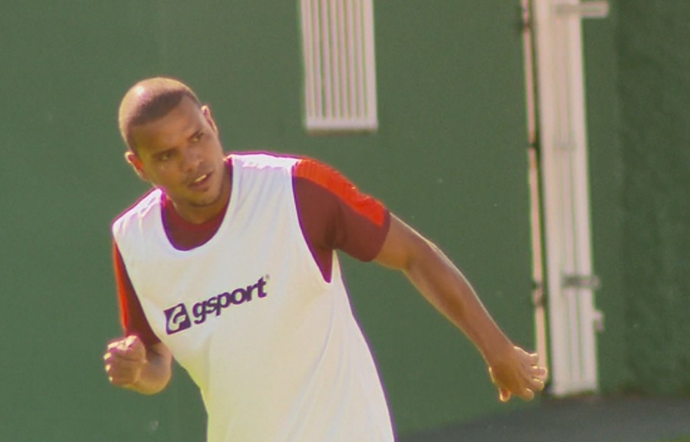 Santa Cruz anuncia contratação de volante Silva, que estava no Camboriú