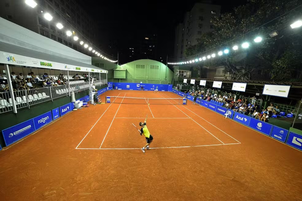 Etapa da Liga Santista de Tênis reúne mais de 300 atletas em Santos