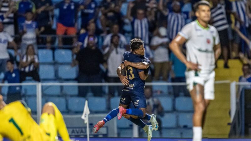 Thayllon marca duas vezes pela primeira vez na carreira e garante a classificação do Avaí: “Sonho”