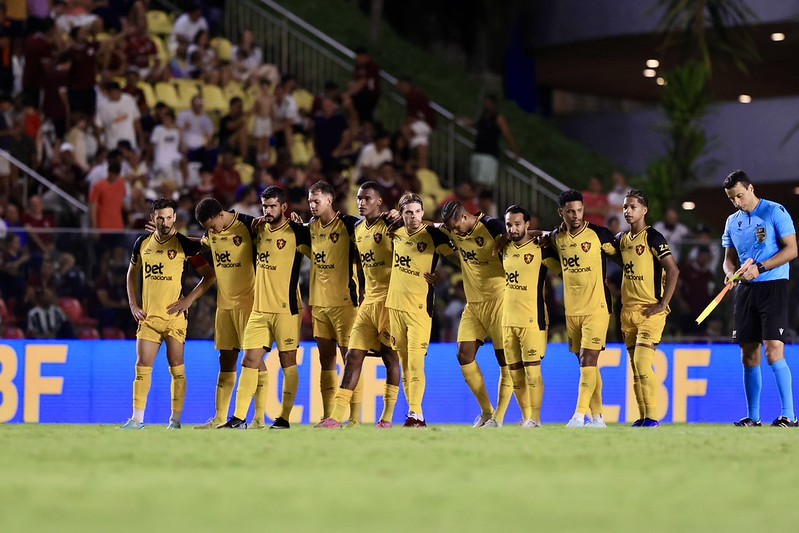 Roger valoriza classificação do Sport, nos pênaltis, na Copa do Brasil: “Ressaltar as coisas boas”