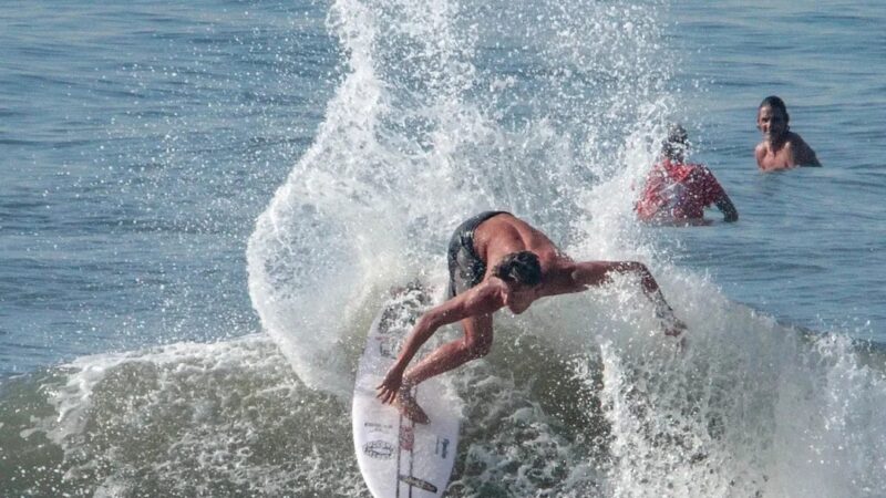 Surfistas da Baixada Santista são convocados para a seleção brasileira júnior