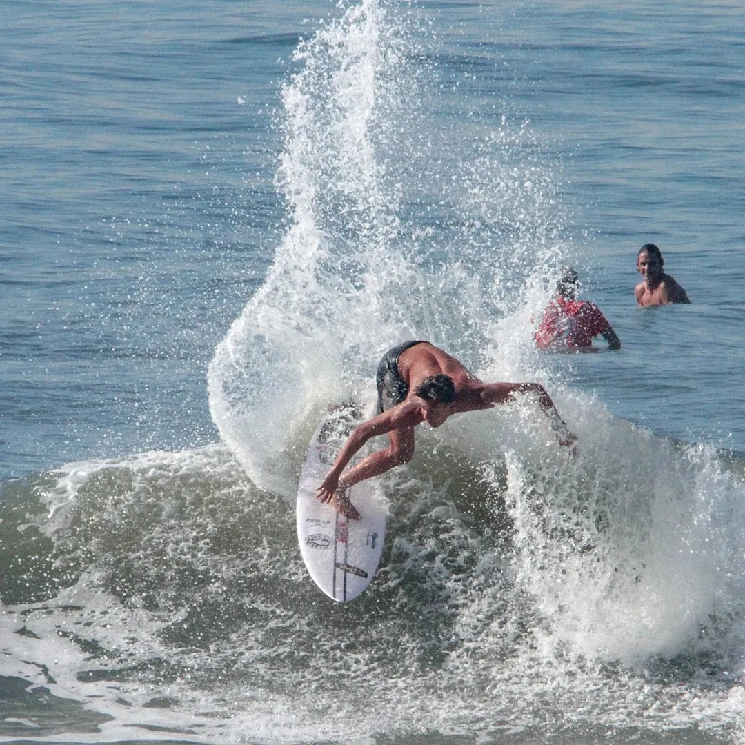Surfistas da Baixada Santista são convocados para a seleção brasileira júnior