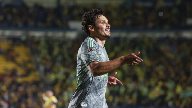 Veiga, ex-Palmeiras, colhe frutos perto do gol e marca em dois jogos seguidos: “Mais avançado”