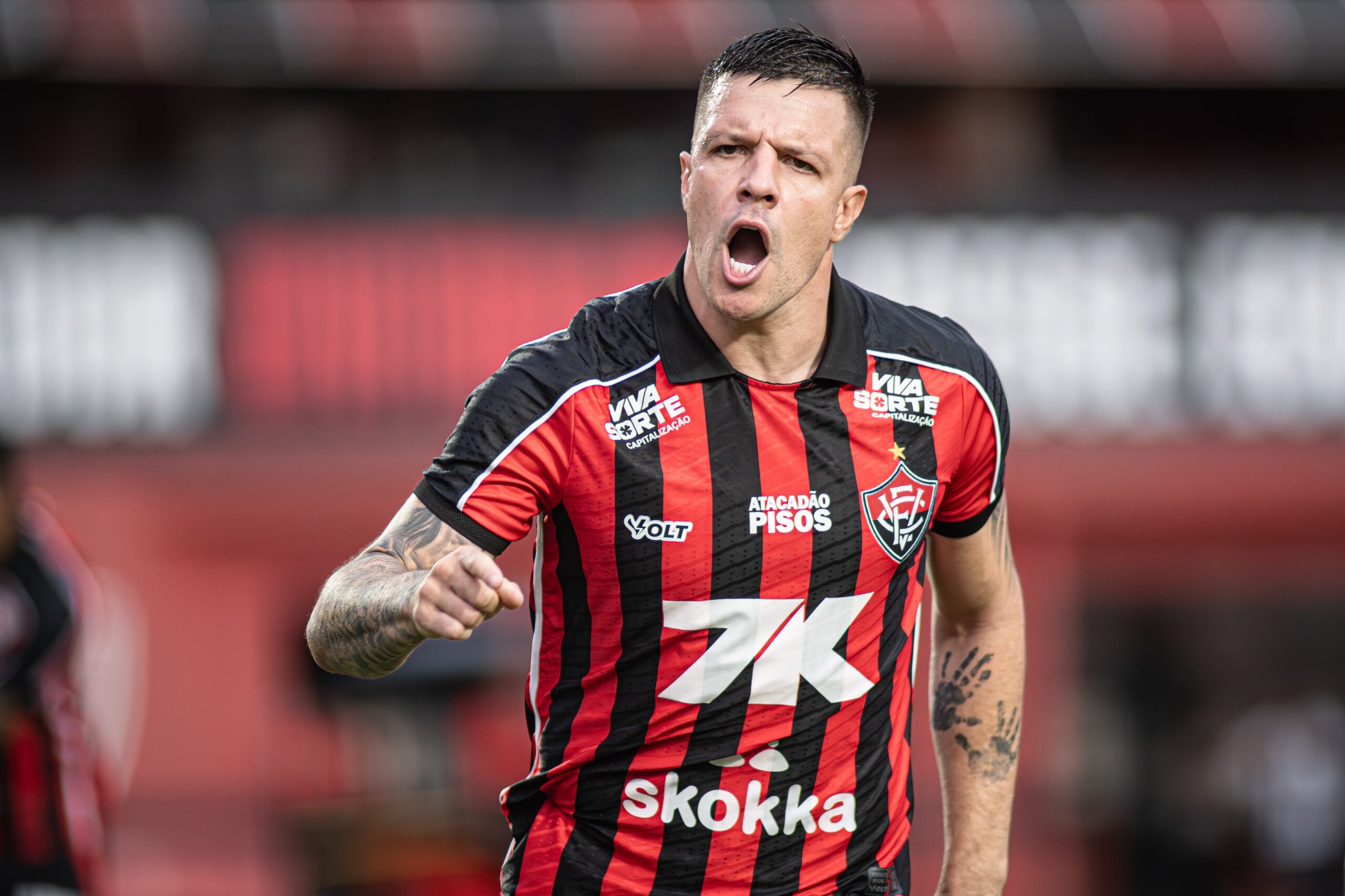 Análise: em tarde de destempero, Vitória consegue classificação no coração e vai à final