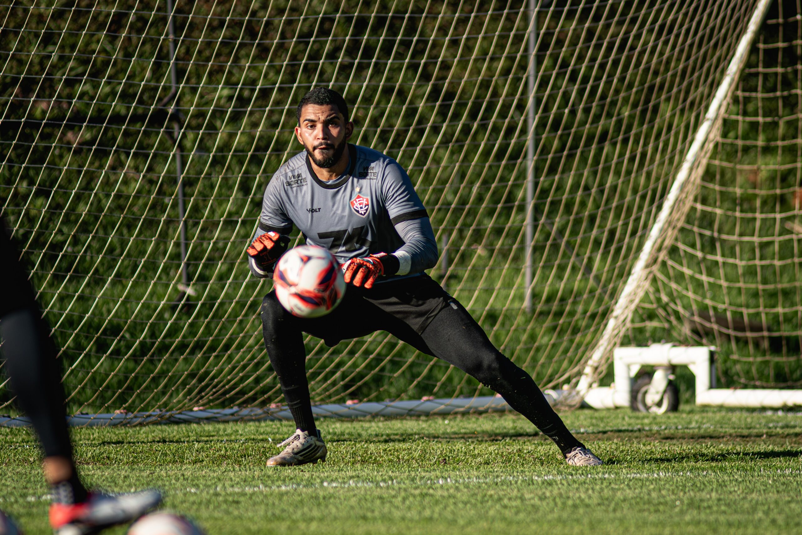 Arcanjo mostra confiança em pênaltis pelo Vitória e comenta torcida única na final do Baiano