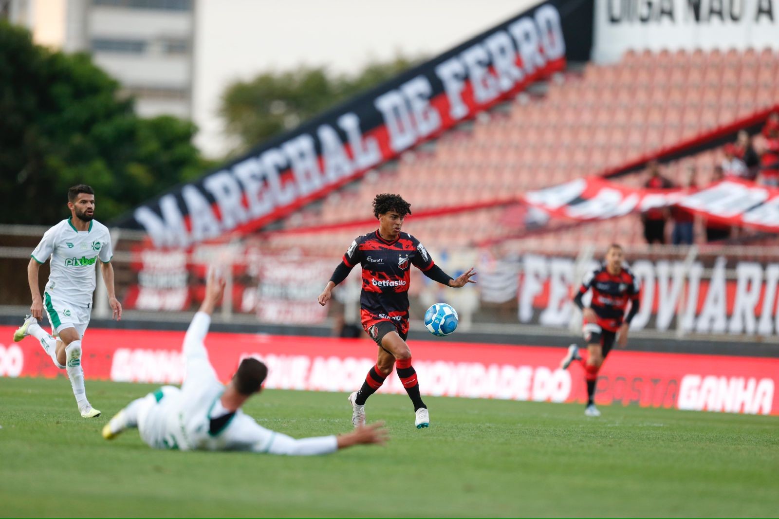 Cria da base do Cruzeiro, Alejandro Viniegra é o novo reforço do Maguary
