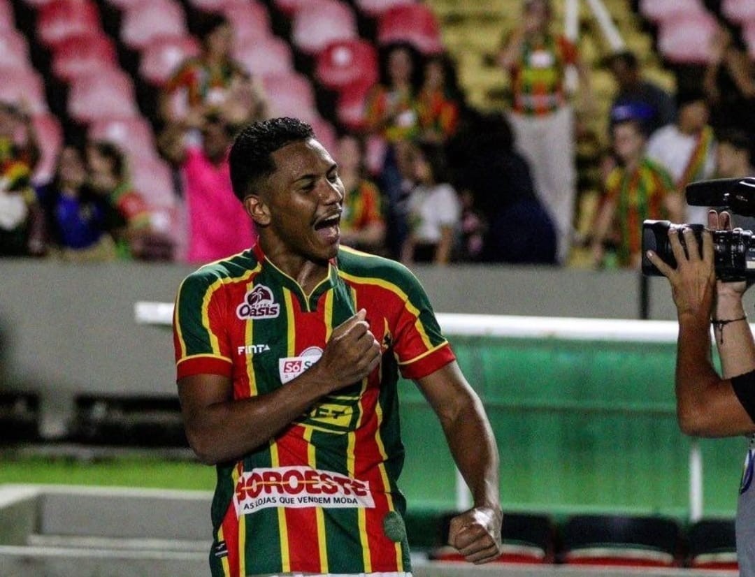 Maranhense Maurício deve ser anunciado pelo MAC e já treina com o elenco