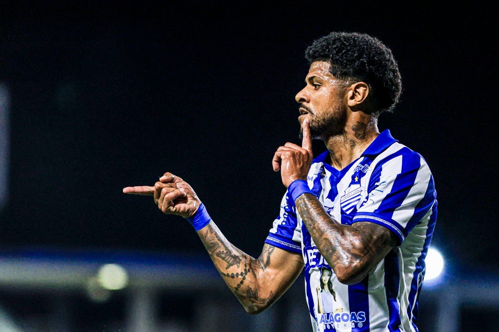 Santa Cruz negocia com centroavante Tiago Marques, ex-CSA