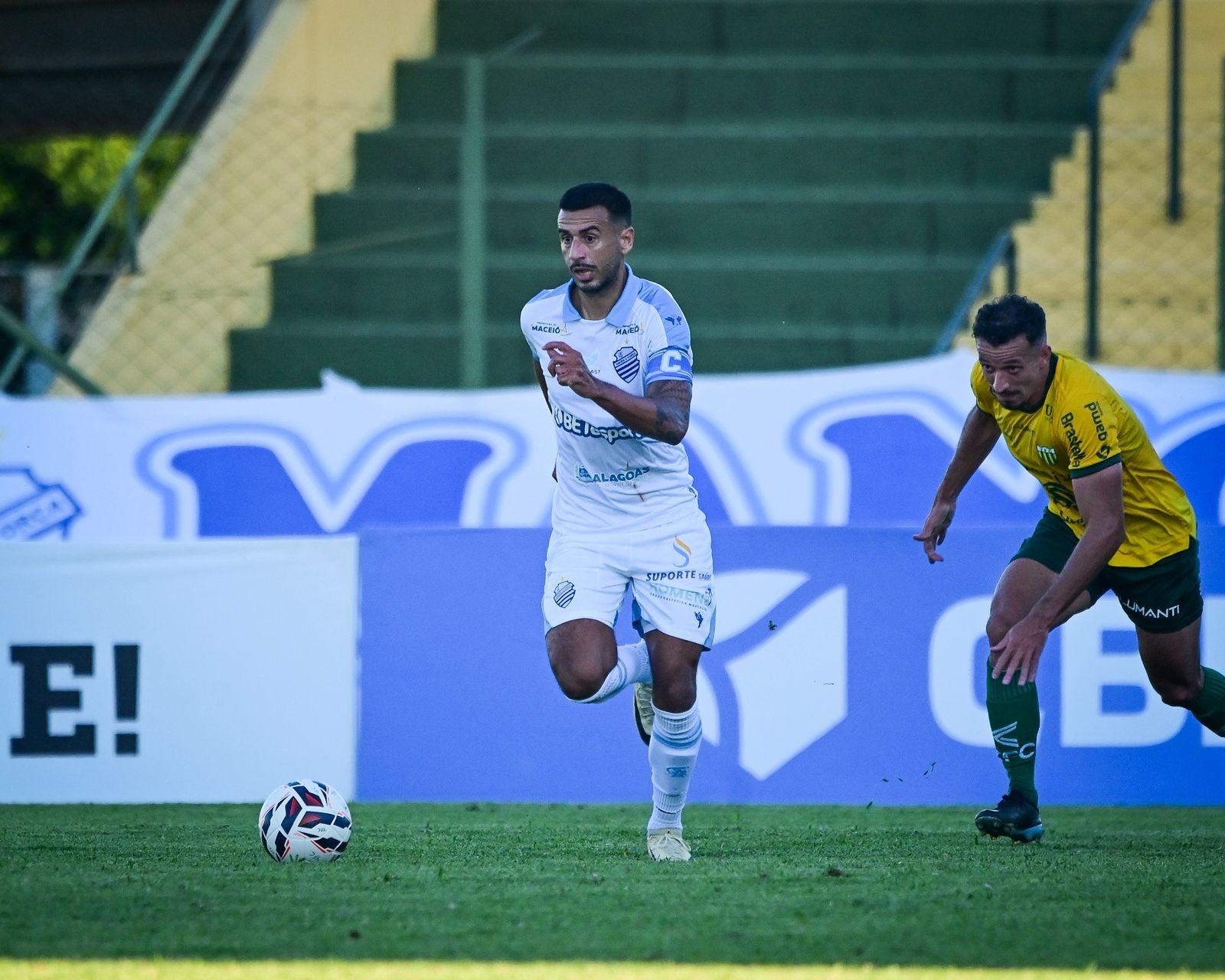 Dívida pesa, e volante Camacho negocia a saída do CSA