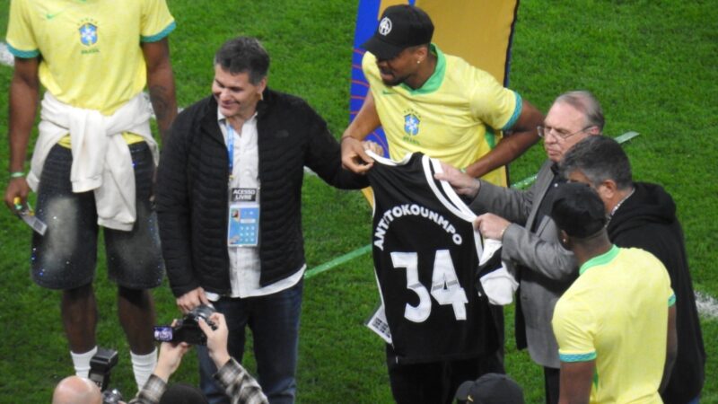 Antetokounmpo declara torcida por Brasil na Copa do Mundo: “Vamos até o fim”