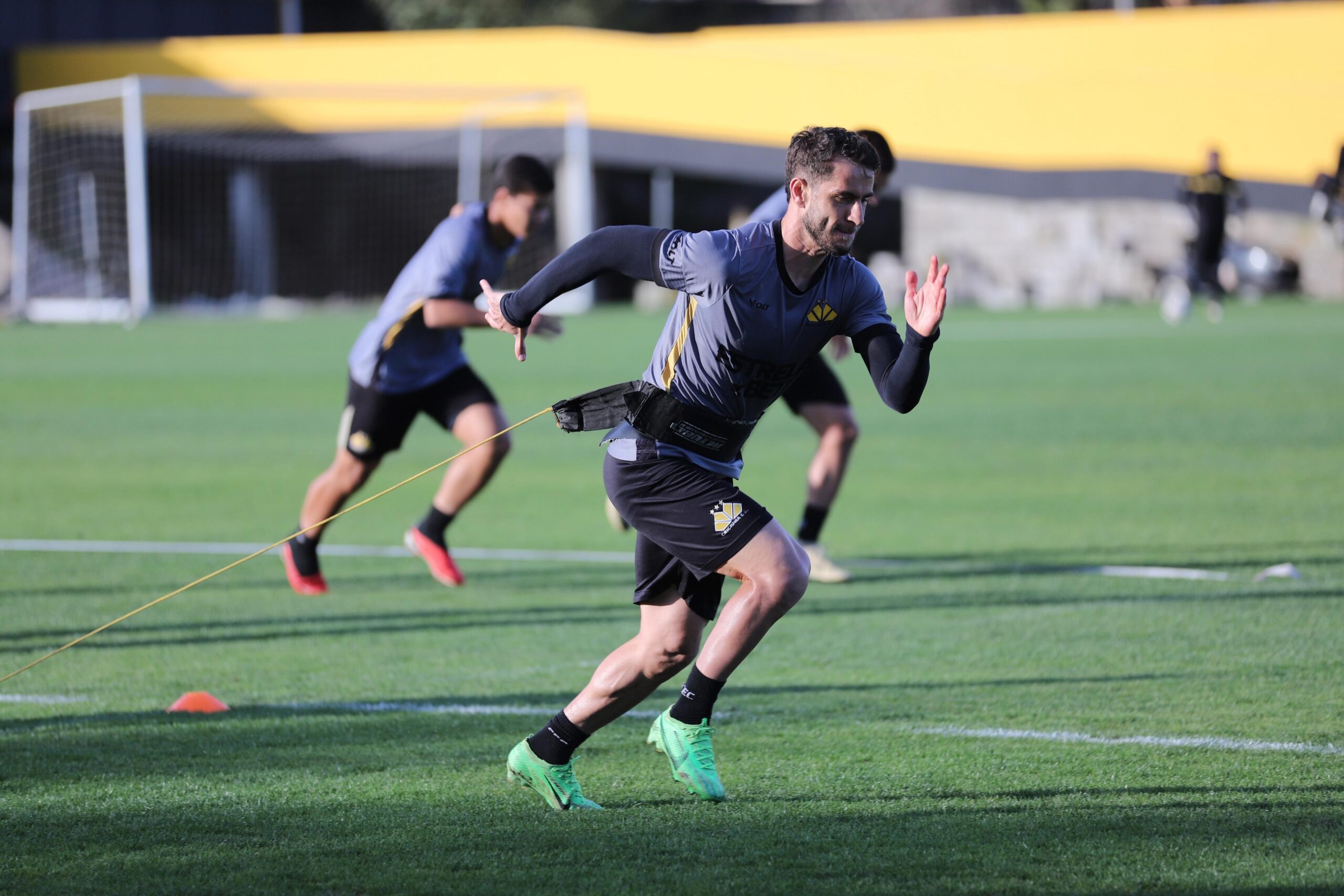 Fellipe Mateus deve voltar a ser relacionado no Criciúma após mais de 100 dias fora