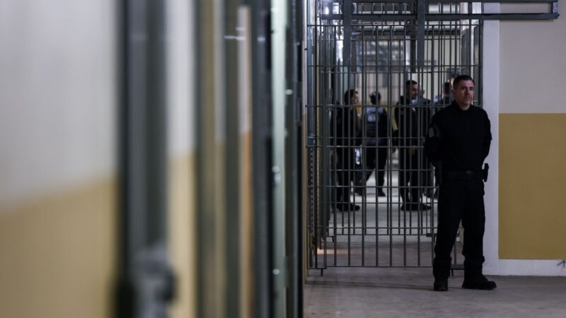 Governo deve rejeitar proposta de Trump para Brasil receber estrangeiros capturados nos EUA