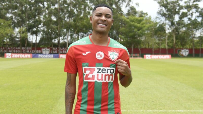 Botafogo avalia contratação de Caio Roque, lateral da Portuguesa formado pelo Flamengo