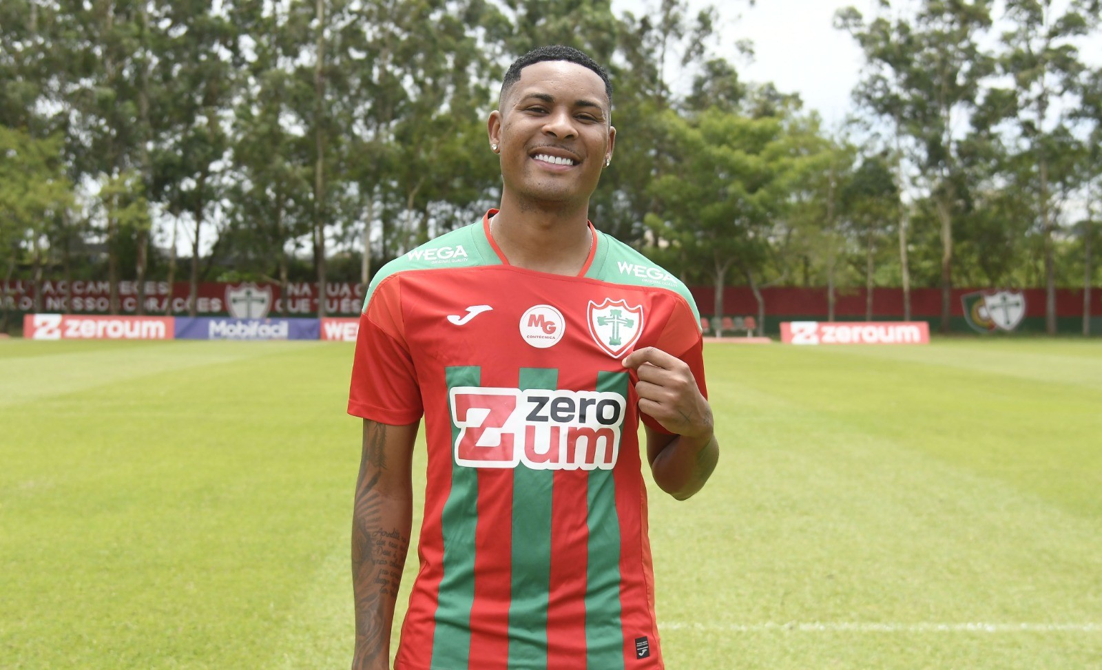 Botafogo avalia contratação de Caio Roque, lateral da Portuguesa formado pelo Flamengo