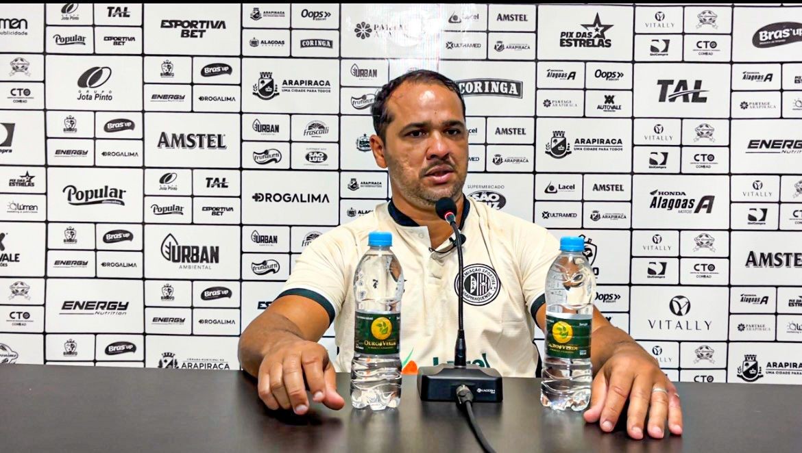 Técnico Dico Woolley deixa o ASA após derrota para o CRB