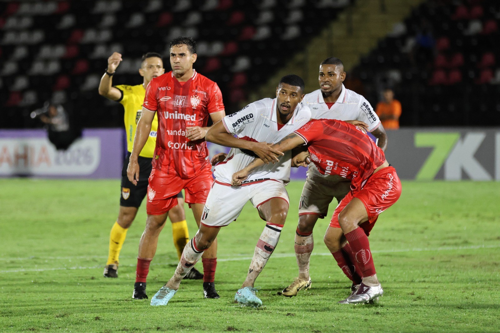 Botafogo-SP vê dificuldades em negociação com zagueiro Vilar