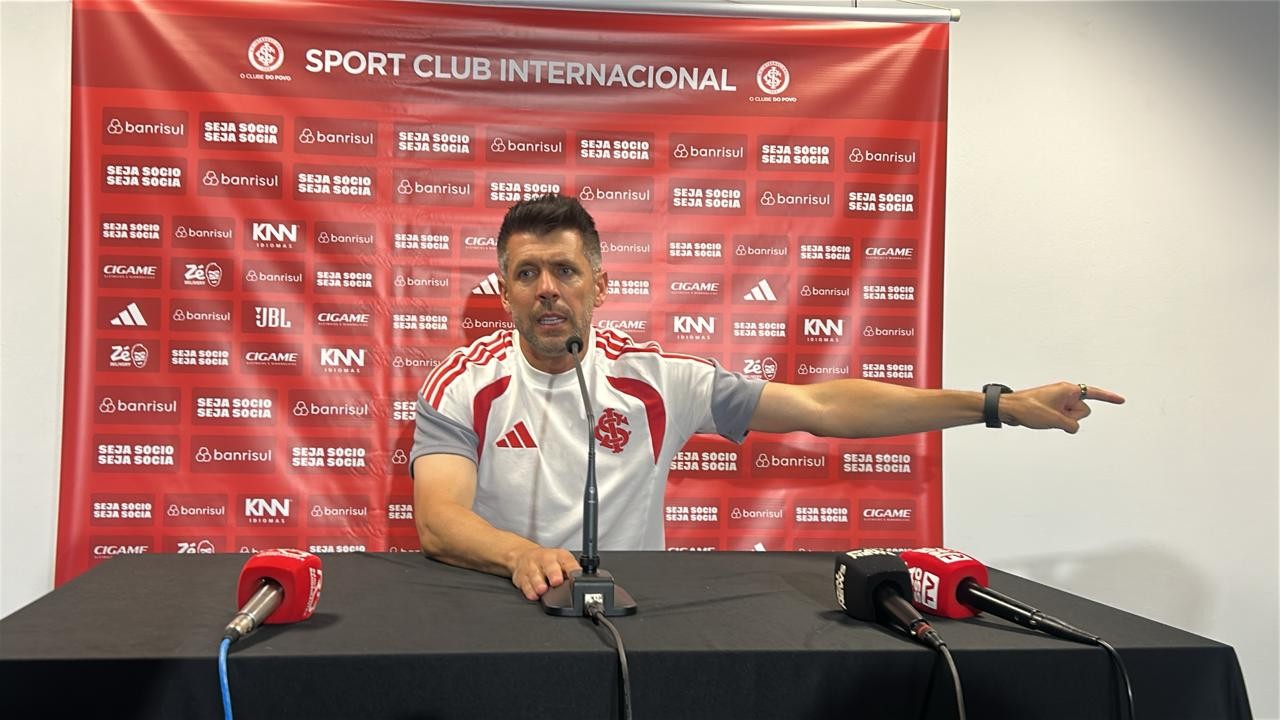 Pezzolano dispara contra arbitragem em derrota do Inter: “Tendencioso”