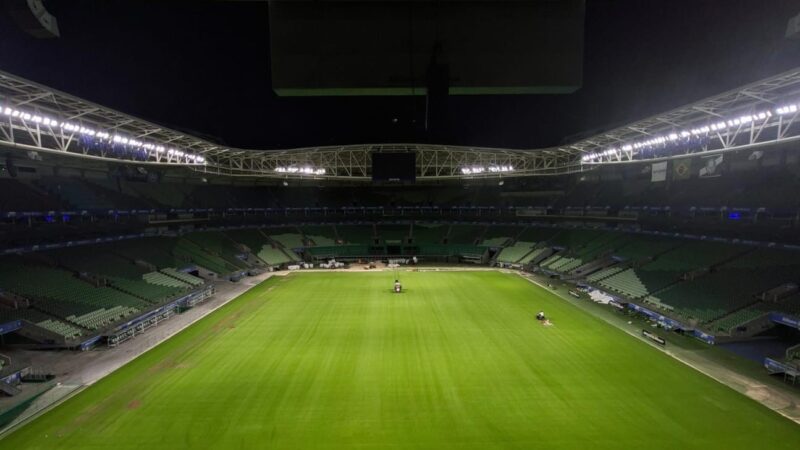 Allianz Parque faz força-tarefa para finalizar gramado, mas Palmeiras vê volta em final como difícil