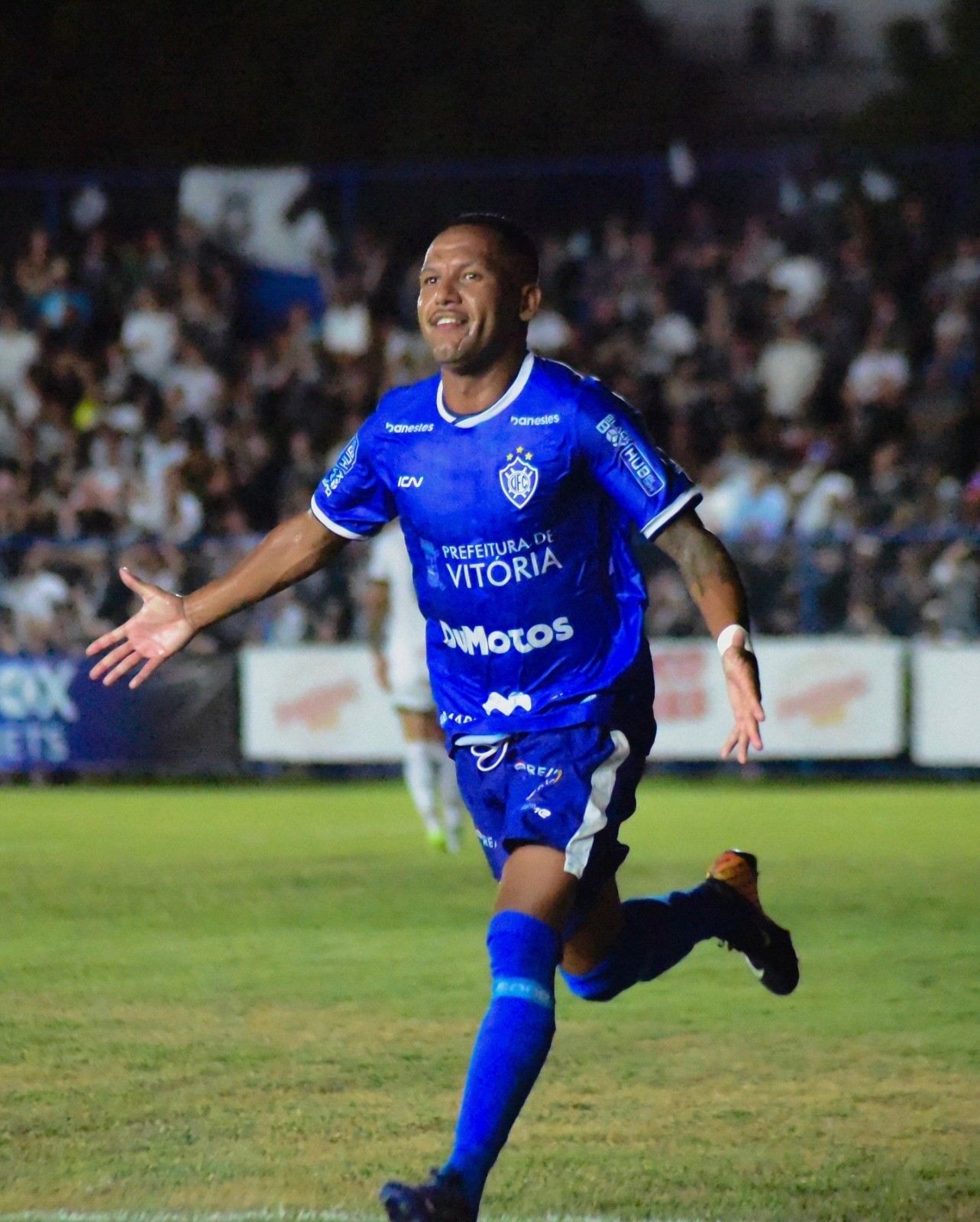 Carlos Vitor ressalta força ofensiva do Vitória-ES, após goleada e classificação no Capixaba