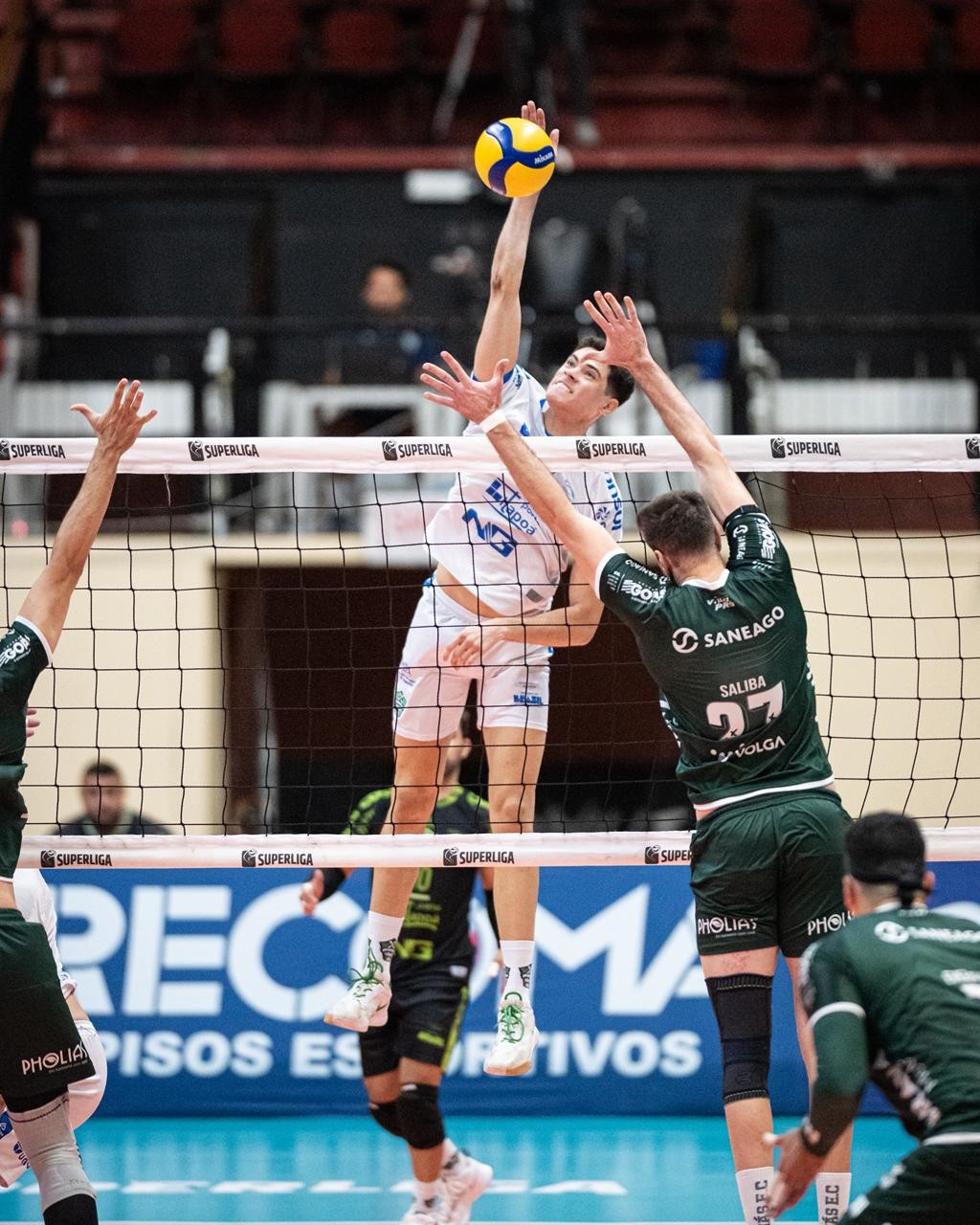 Joinville Vôlei bate o Goiás e amplia vantagem contra o Z-2 da Superliga