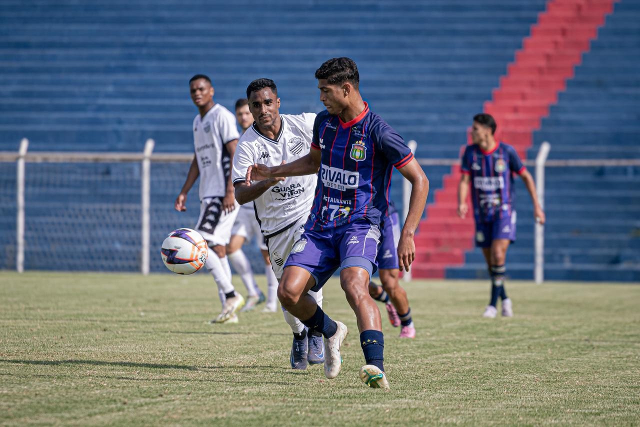 São Caetano supera expulsão no primeiro tempo e vence Comercial de virada na A4